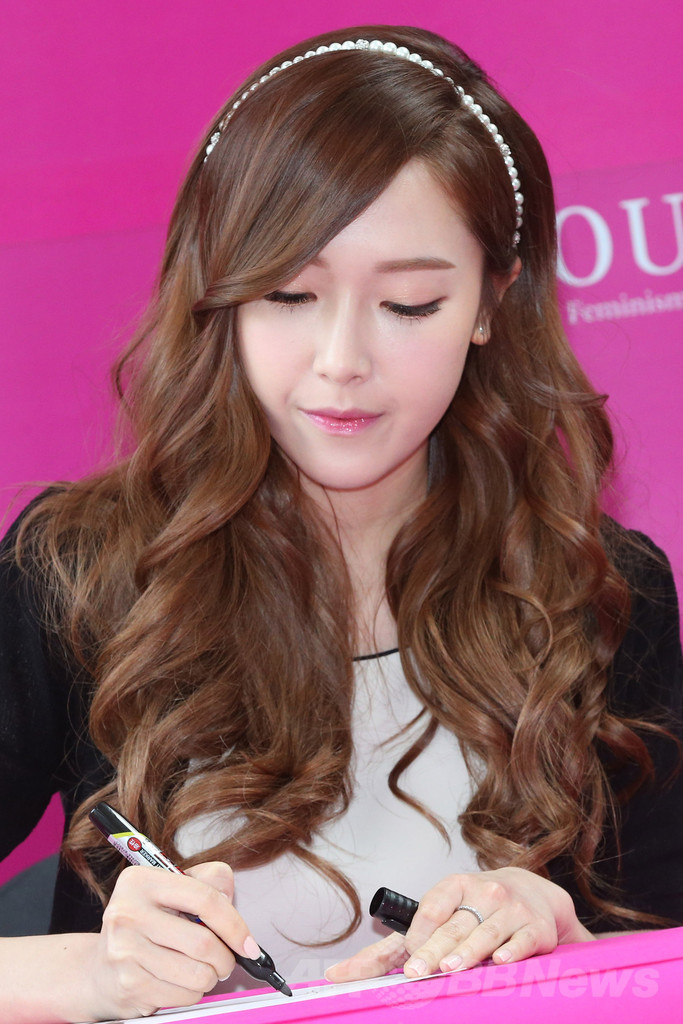少女時代ジェシカ、サイン会に登場 写真5枚 ファッション ニュースなら