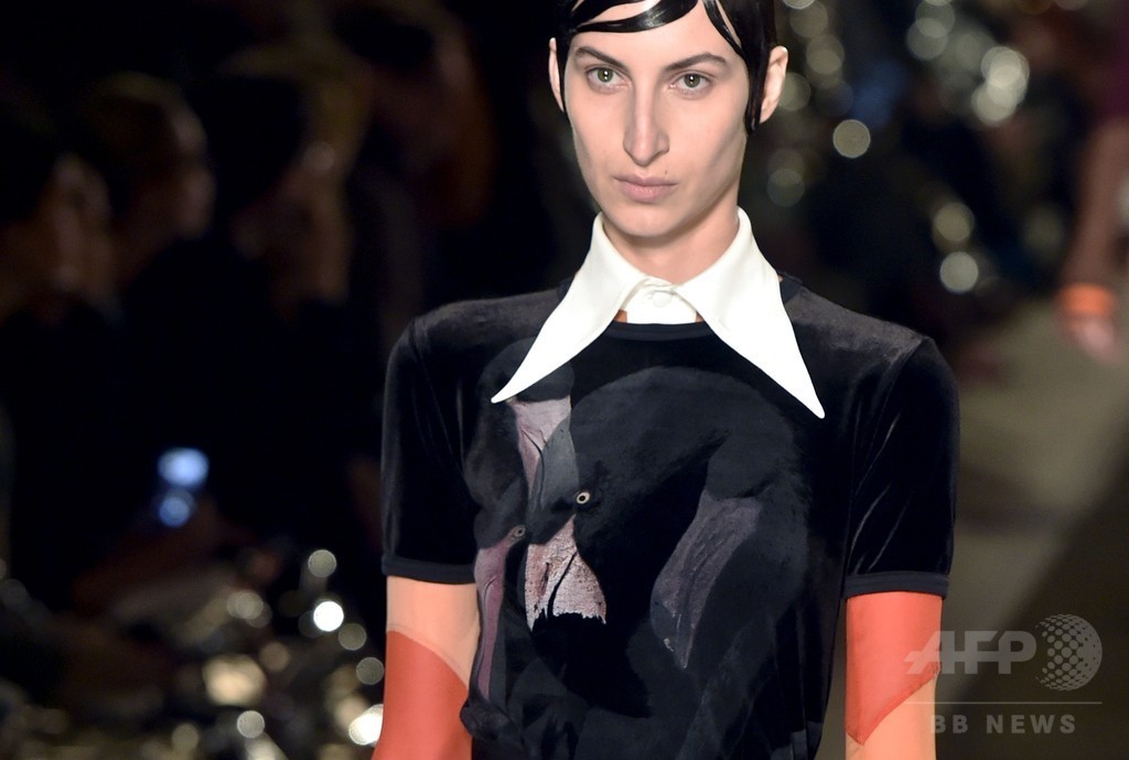 「ジバンシィ」17年春夏