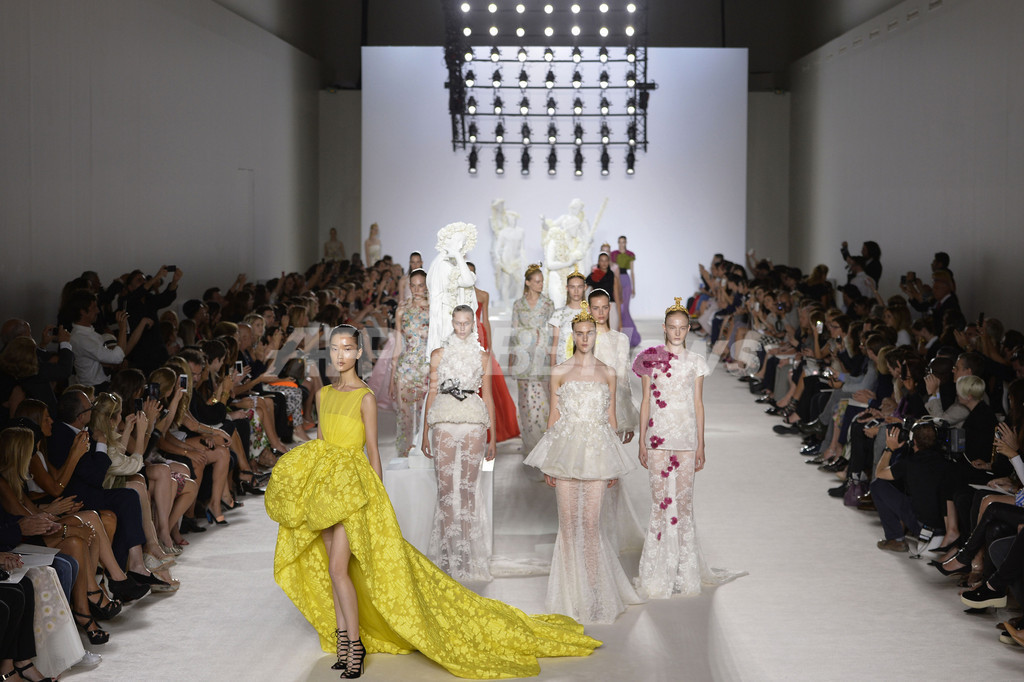 ＜13/14年秋冬パリ・オートクチュール＞ジャンバティスタ・ヴァリ