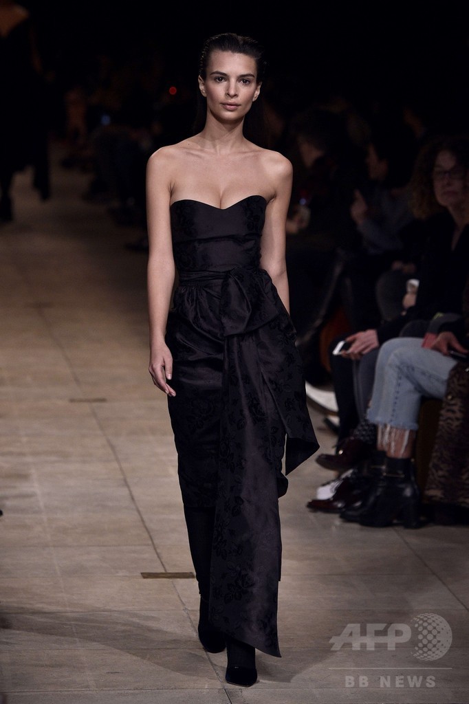 「ミュウミュウ」16/17年秋冬