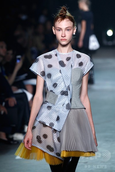 ドットとレイヤードでポップに、「マーク BY マーク ジェイコブス」15年春夏