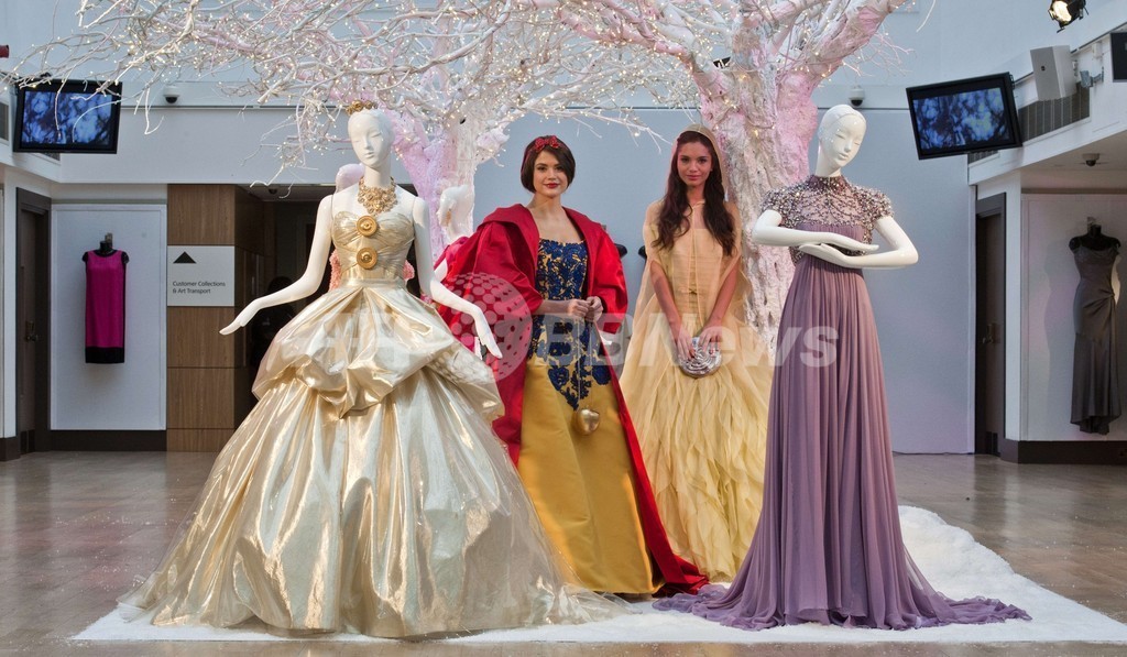 「オスカー・デ・ラ・レンタ」らが制作したディズニー・プリンセスのドレス、13日に競売へ