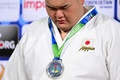 世界柔道選手権、男子100キロ超級。銀メダルを獲得し、表彰式に臨む斉藤立（2022年10月12日撮影）。(c)Kirill KUDRYAVTSEV / AFP