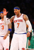12-13NBAは23日、プレーオフ1回戦（7回戦制）第2戦が行われ、ニューヨーク・ニックス（New York Knicks）は87-71でボストン・セルティックス（Boston Celtics）を下し、対戦成績を2勝0敗とした。

チームメイトとハイファイブを交わすニューヨーク・ニックスのカーメロ・アンソニー（Carmelo Anthony、右、2013年4月23日撮影）。(c)AFP/Getty Images/NBAE/Al Bello