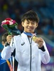 第17回アジア競技大会（17th Asian Games、Asiad）体操、男子種目別あん馬決勝。金メダルを手にポーズをとる山本雅賢（Masayoshi Yamamoto、2014年9月24日撮影）。(c)AFP/JUNG YEON-JE