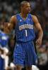 08-09NBA東カンファレンスプレーオフ準決勝、ボストン・セルティックス（%%Boston Celtics%%）対オーランド・マジック（%%Orlando Magic%%）第7戦。試合はマジックが101-82でセルティックスを下し、対戦成績を4勝3敗としてカンファレンス決勝に進出した。写真はチームの得点に歓喜するマジックのラファー・アルストン（%%Rafer Alston%%）。（2009年5月17日撮影）(c)AFP/Getty Images/Elsa
