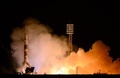 カザフスタンのバイコヌール（Baikonur）宇宙基地から打ち上げられる宇宙船ソユーズ「TMA-10M」（2013年9月26日撮影）。(c)AFP/VASILY MAXIMOV