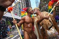 米ニューヨークで行われた性的少数者の祭典「プライド」パレードの参加者（2019年6月30日撮影）。(c)Kena Betancur/Getty Images/AFP