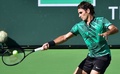テニス、BNPパリバ・オープン、男子シングルス決勝。フォアハンドを打つロジャー・フェデラー（2017年3月19日撮影）。(c)AFP/FREDERIC J. BROWN