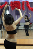2007年5月22日、北京にある%%Wen Kexin%%さんのダンス教室で練習する女性。(c)AFP/GOH CHAI HIN