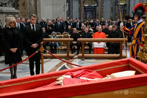 教皇の弔問者、3日間で約25万人 バチカン 写真8枚 国際ニュース：AFPBB