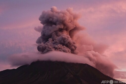 インドネシア火山、再び噴火 写真16枚 国際ニュース：AFPBB News