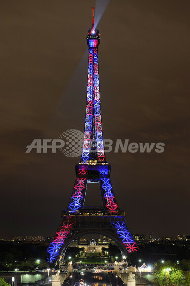 エッフェル塔イルミネーション エッフェル塔、建設120年記念のイルミネーション 写真8枚 国際ニュース