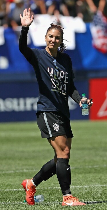 アメリカ女子サッカー代表 GK  ホープソロ　 証明書付き　直筆サイン入りフォト 米守護神ソロ、代表通算100回目のクリーンシート達成 写真5枚 国際