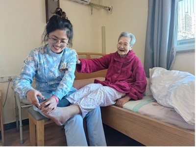 中国で中度以上の要介護高齢者　月額最大1万7800円相当の介護補助金を受ける