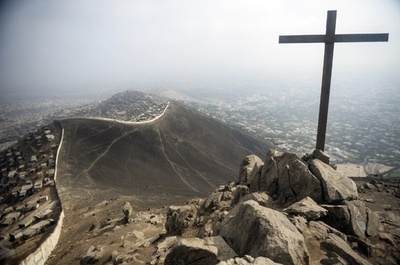 ペルー「恥の壁」が突き付ける重大問題、大統領選 5日決選投票