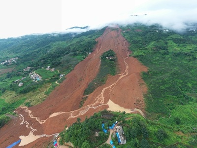 中国貴州省で山崩れ、11人救出、6人死亡