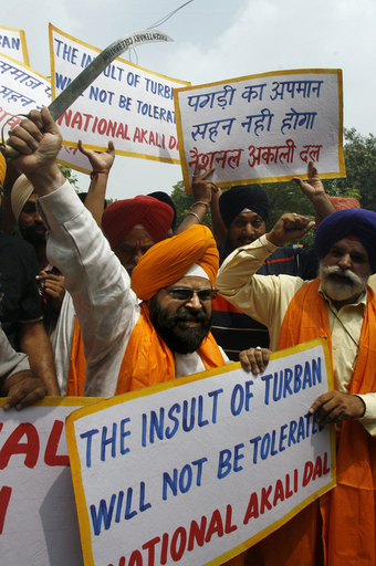 ニューデリーで反米デモ　米空港でのターバン着用者の身体検査に抗議