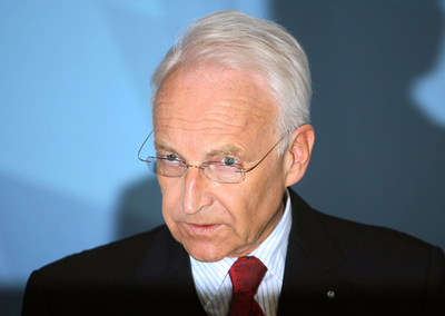 メルケル首相の盟友、シュトイバーCSU党首が辞任表明 - ドイツ