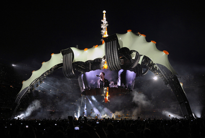 U2のワールドツアー「360°」、バルセロナで開幕