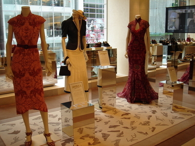 映画「オーストラリア」の衣装、フェラガモ銀座本店で展示