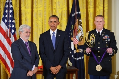 G・ルーカス監督に芸術勲章、宇宙船を操り糸から「解放」とオバマ氏