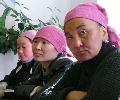 女子大生、今なお残る「誘拐婚」の風習の犠牲者に - キルギスタン