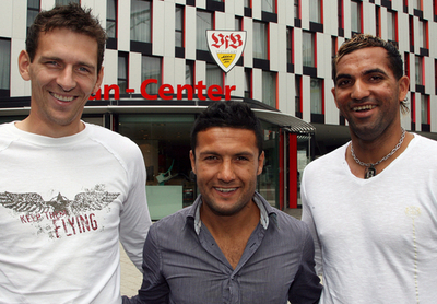 シュツットガルト シェファーらの入団記者会見を行う