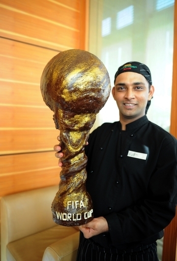 トロフィーにボール、W杯テーマにしたチョコ勢ぞろい