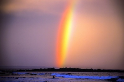 【今日の1枚】虹の柱と波の音、一人占め