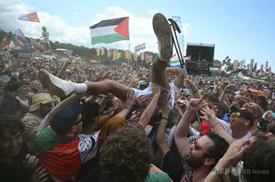 英首相、野外フェスでの「イスラエル軍に死を」コールを非難