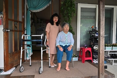 韓国の模範的「孝行娘」 義理家族の世話をする外国人女性