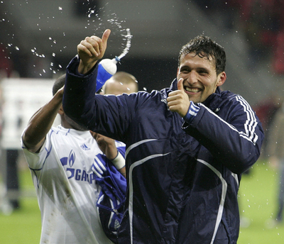 クラニーの2得点でシャルケが首位に、バイエルンは2連敗