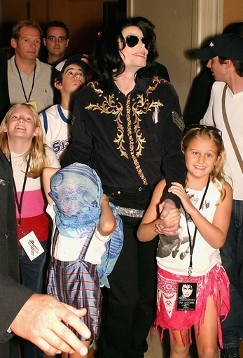 M・ジャクソン急死で残された3人の子どもの今後は？ 元妻が親権求める可能性も