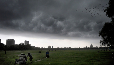 しゃく熱のインドに雨、暑さもひと休み