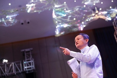 プログラマーの過酷な勤務「996」問題に、中国EC二大巨頭の反応は