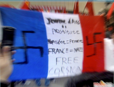 中国、北京など4都市で反仏デモ