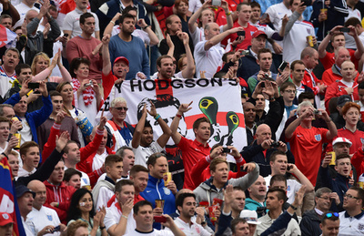 イングランドファン、ウルグアイ戦で耳かみちぎられていた