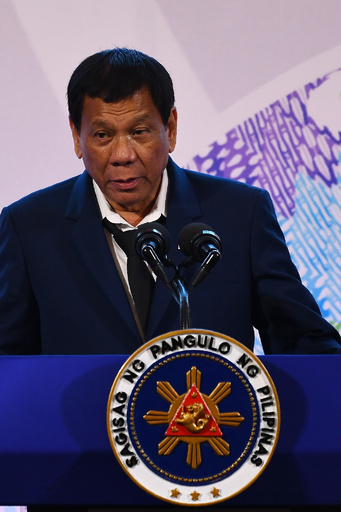 ドゥテルテ比大統領、来年末までの戒厳令延長を議会に要請