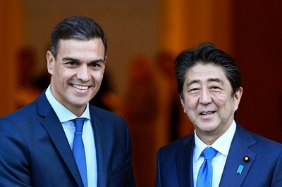 安倍首相、スペインのサンチェス首相と会談