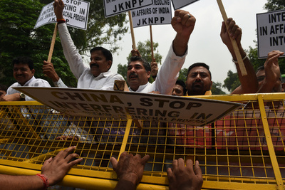 印中両軍、ヒマラヤの係争地から撤退で合意 インド側発表