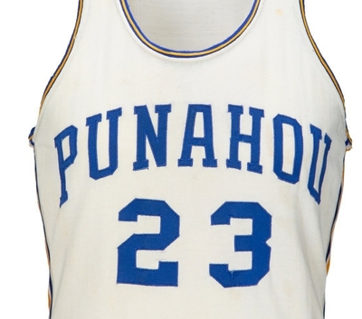 オバマ氏高校時代のバスケユニ、1280万円で落札