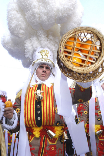 毎年恒例の「バンシュ・カーニバル」が開催される - ベルギー