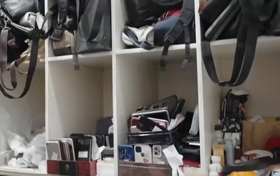 上海虹橋駅の遺失物取扱所 「忘れ物」あふれる