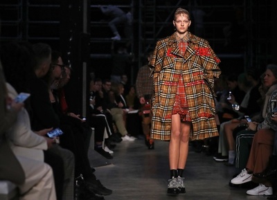 「バーバリー」19/20年秋冬