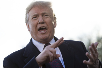 トランプ大統領、ヒラリー氏と前FBI長官の訴追要求か 米紙報道