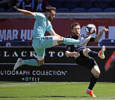 妻の人種差別的な投稿に批判殺到、LAギャラクシーの選手退団