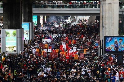 タイで抗議デモ 「王室改革要求は違憲」に反発