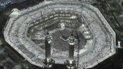 動画:メッカ大巡礼始まる 最高気温48度の酷暑予想