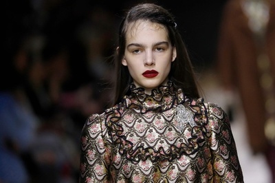 煌びやかで重厚な美しさ、「ロシャス」18/19年秋冬